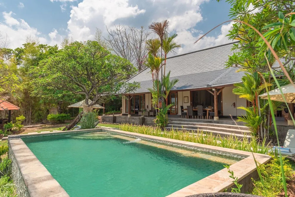 Villa Lotus Kayuputih