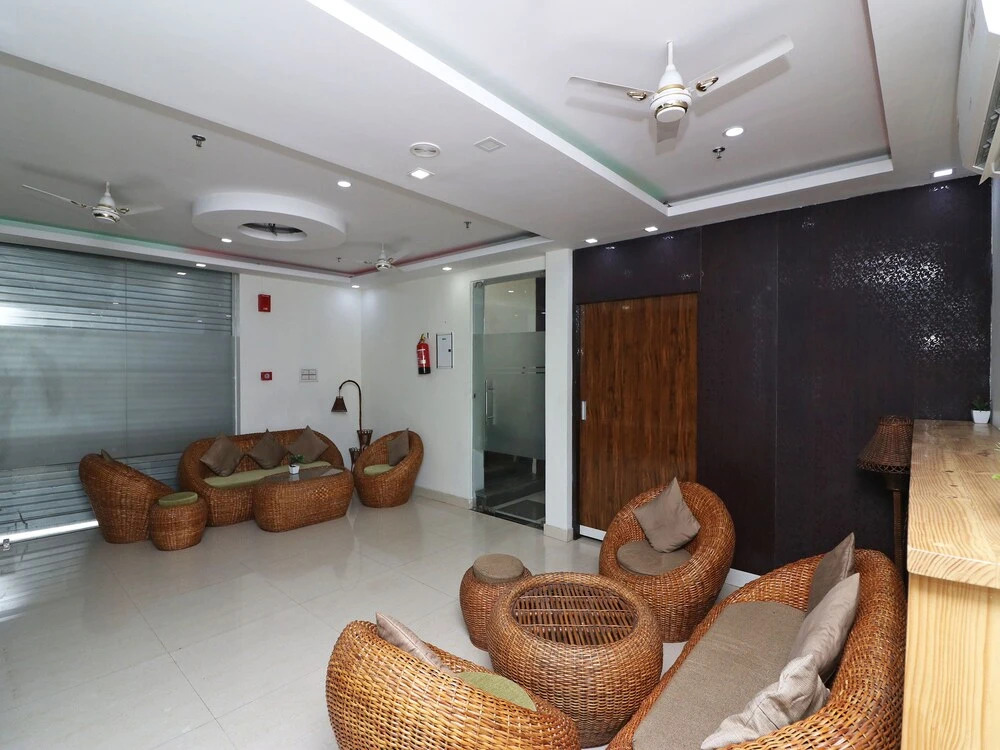 OYO 14909 Hotel Vivid