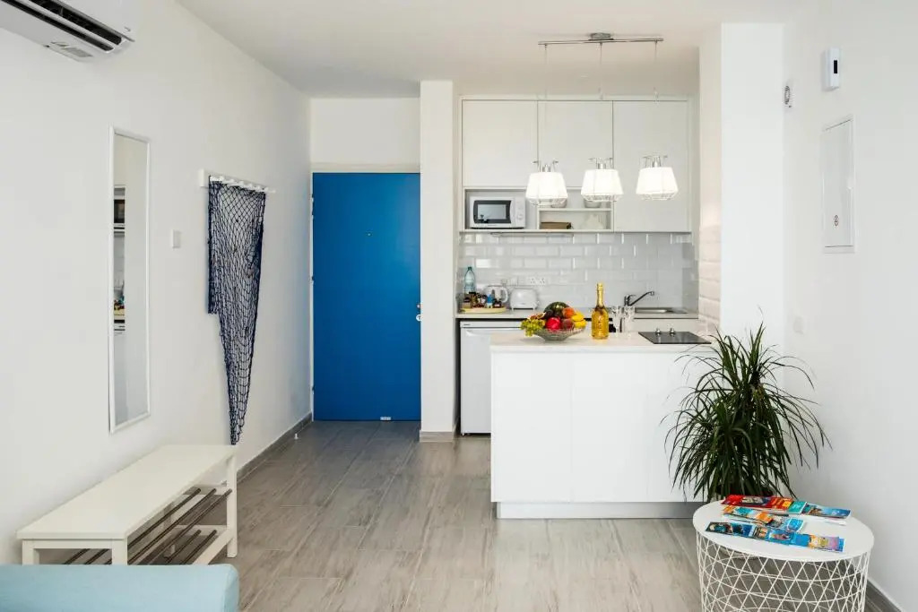Luxury Penthouse 1BR-Seafront-Seasonal Pool-Central