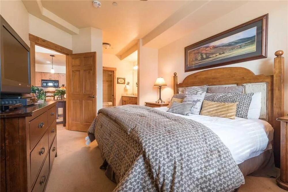 2101 Timberline Lodge, Trappeur's Crossing Apartment 2