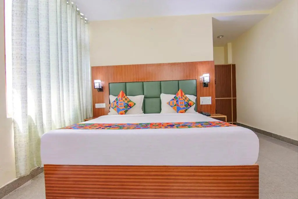 Fabhotel Royal Galaxy