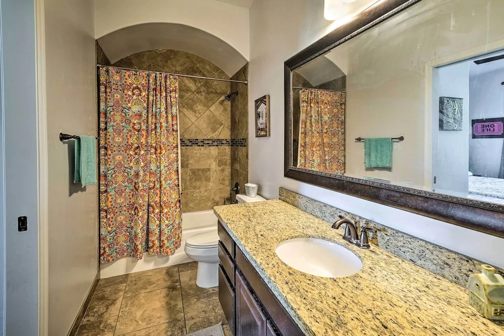 5 Mi to Lake Havasu: Chic Home w/ Fire Pit