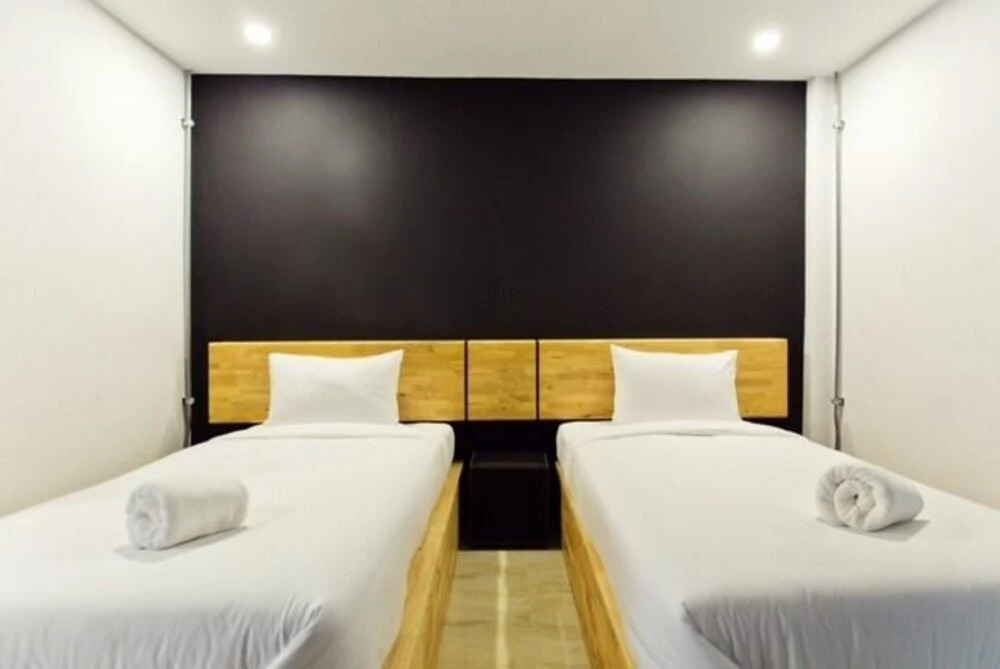 6.11 Hotel