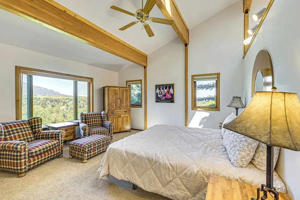 1 Mi to Dtwn Red Lodge: Mtn-view Cabin Getaway