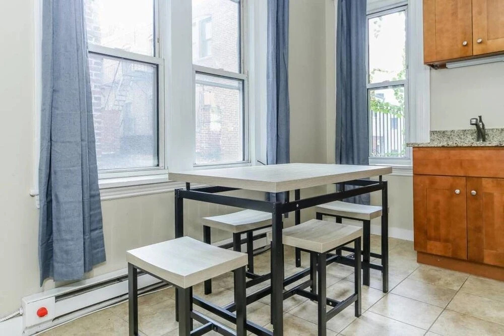 Classic 3br/1ba in Little Italy