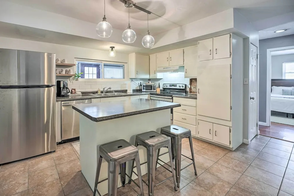 Cozy South Bend Retreat < 2 Mi to Notre Dame!