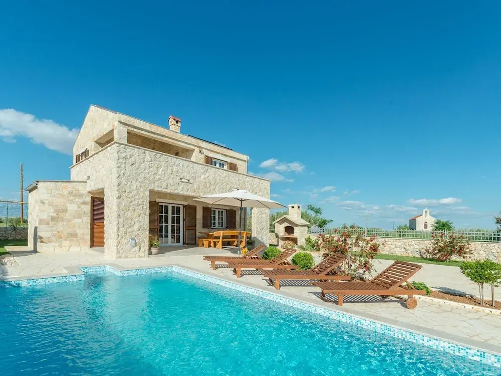 Beautiful Villa in Privlaka With Heated Swimming Pool
