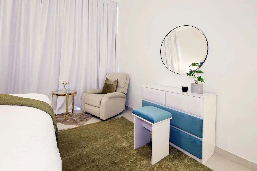 Luxury StayCation - Spacious Apartment Amidst Lush Green Parks