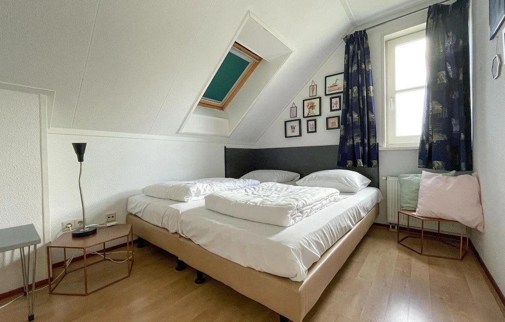 Cozy Home In Makkum With Kitchen