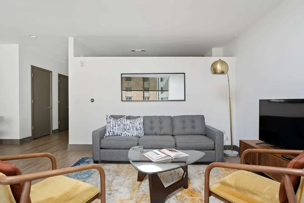 THE GRAND - Modern DT Apts with Free Parking by Zencity