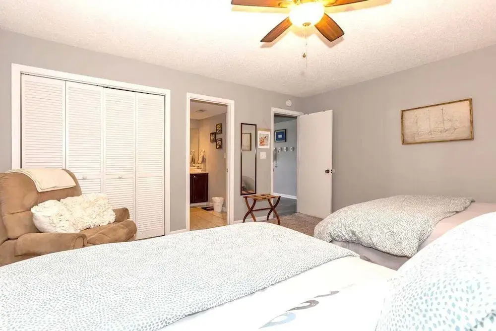 3 Bedroom Osage Beach Condo w/ Pool & Main Channel Views