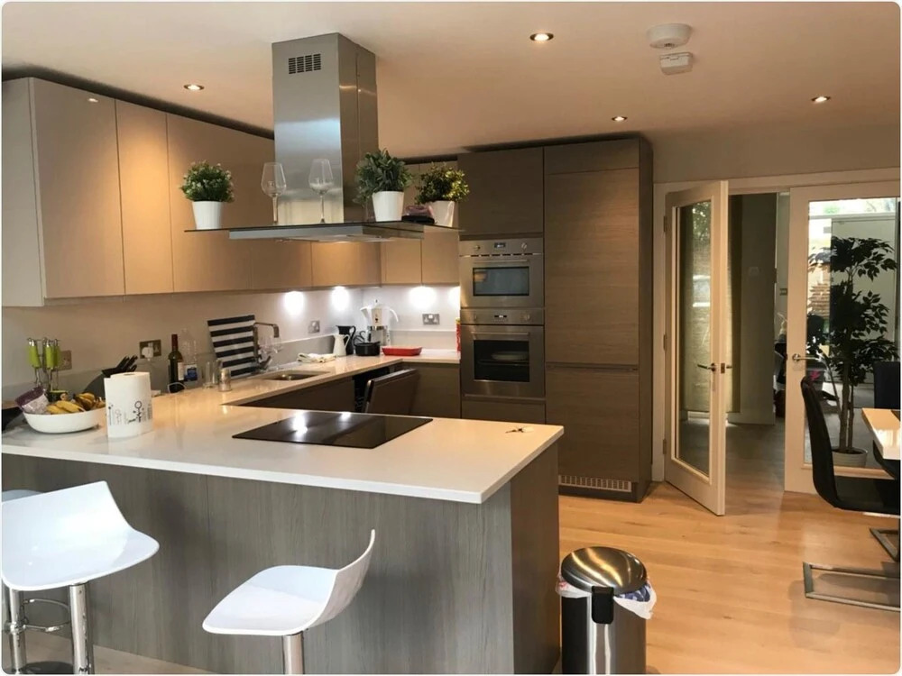 Villa With 3 Bedrooms in Isleworth