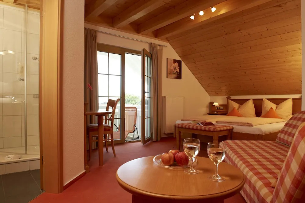 Landhotel Haringerhof mit Saunawelt und Naturbadeteich