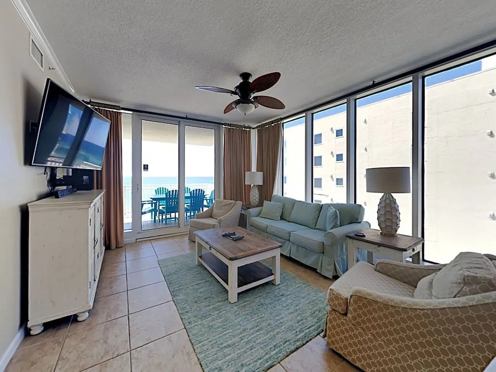 The Colonnades 302
