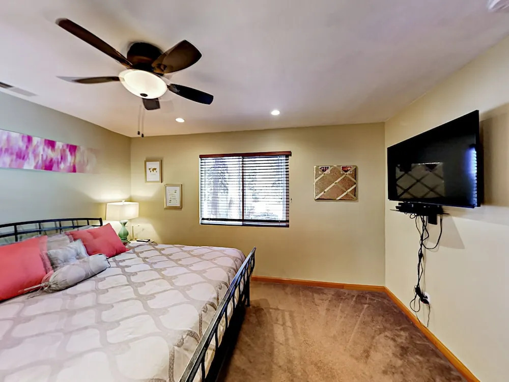 1062 Glenwood Way - 4 Br Home