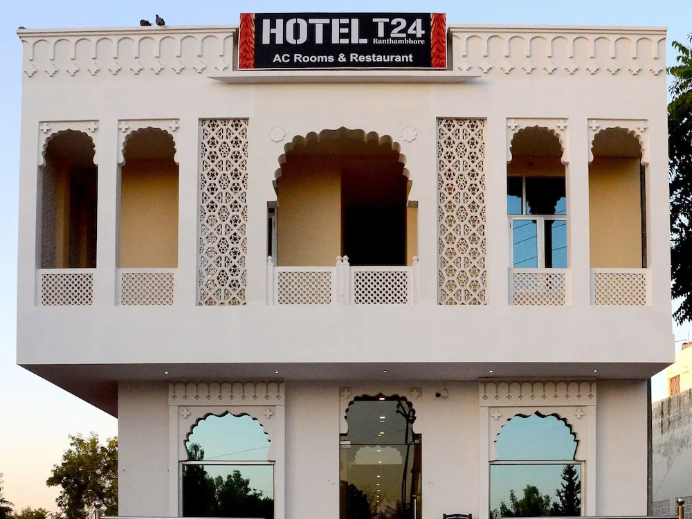 OYO 4202 Hotel T24