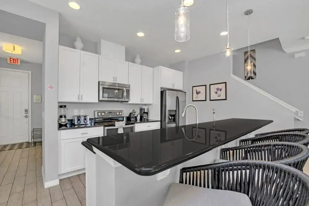 4 Bed Townhome With Private Pool Near Disney! 4 Bedroom Townhouse by Redawning
