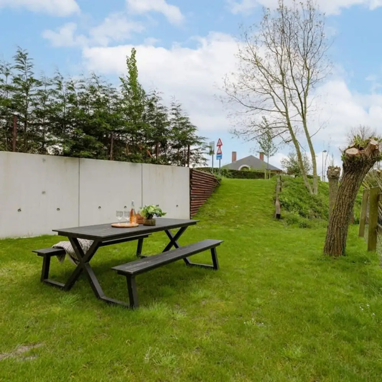 Holiday Home Along the Canal With Great Views