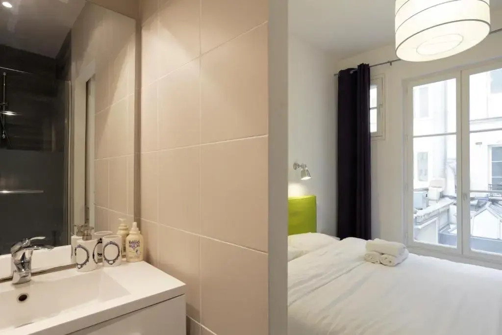 Sleek Apartments near Saint Germain