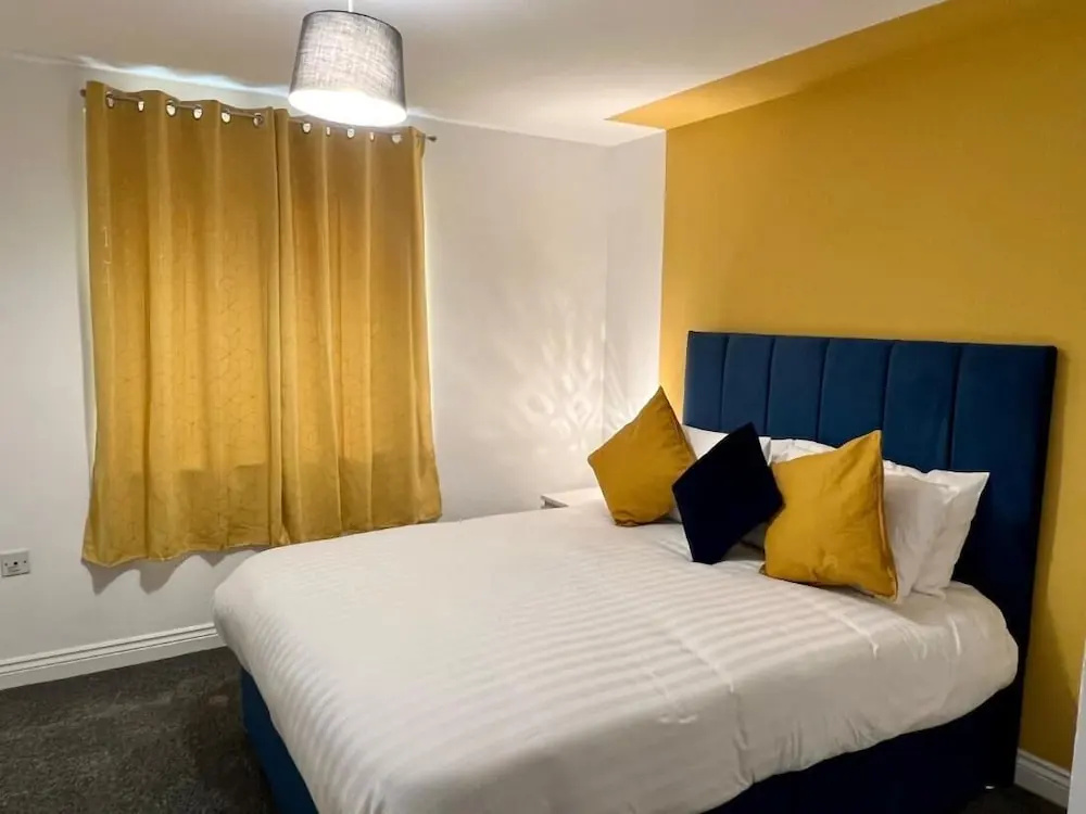 Lovely 2 Bedroom Apartment, 2 Bathrooms Parking