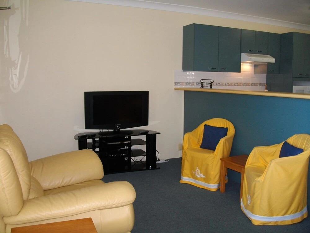 Sunset Towers,  Unit 9/25 Donald Street