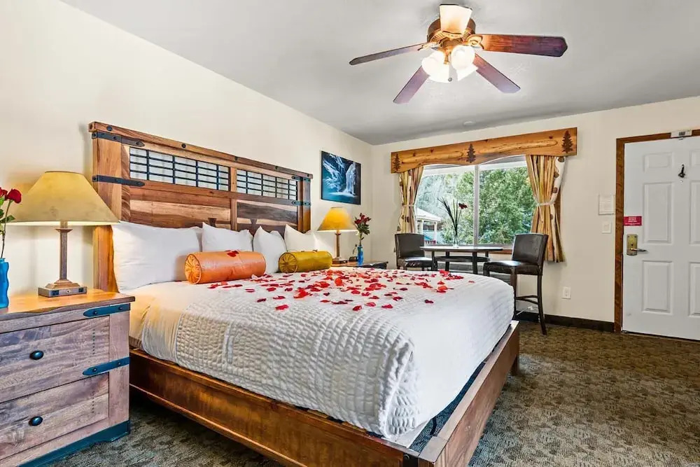 Box Canyon Lodge and Hot Springs