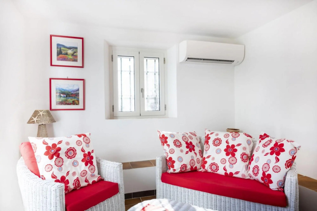 Independent cottage with sea view patio 300 meters from the beach of Pomonte-LA CASA CON PATIO A POMONTE