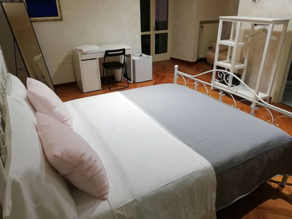 Naples Dome Suites