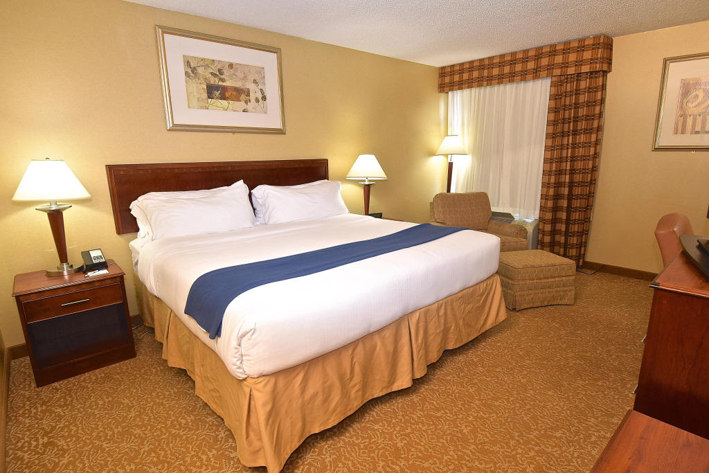 Holiday Inn Express Hotel & Suites Fenton/I-44 by IHG