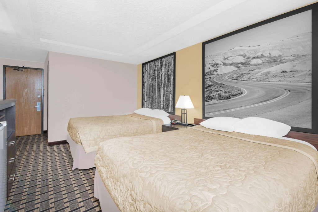 Super 8 by Wyndham Watertown