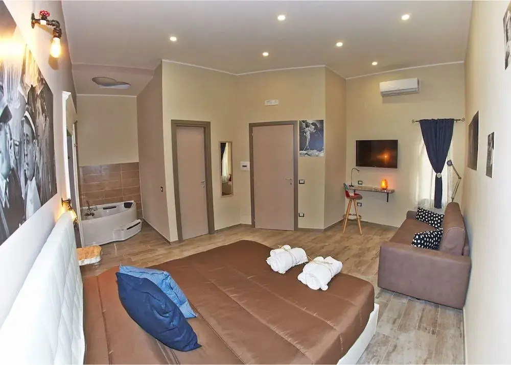 Artisti Sustinea Rooms
