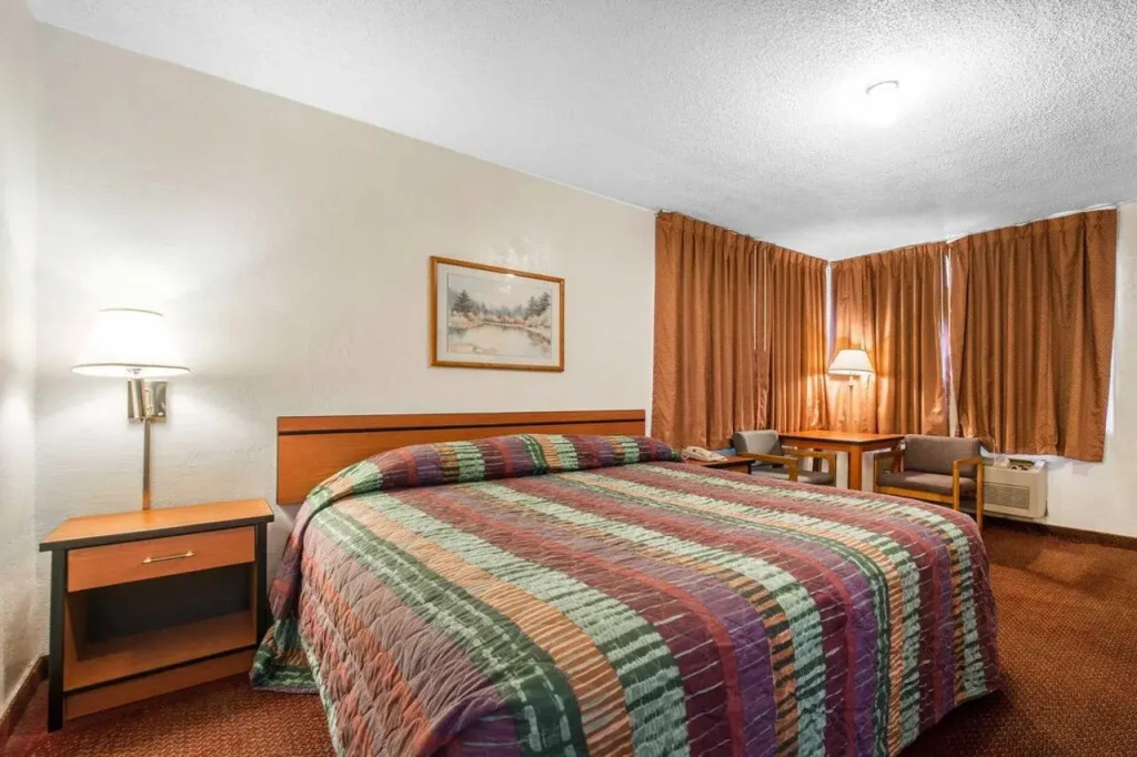 Rodeway Inn & Suites