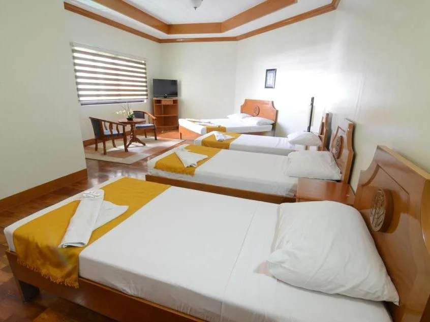 RedDoorz Premium @ Nick Hotel Gerona Tarlac