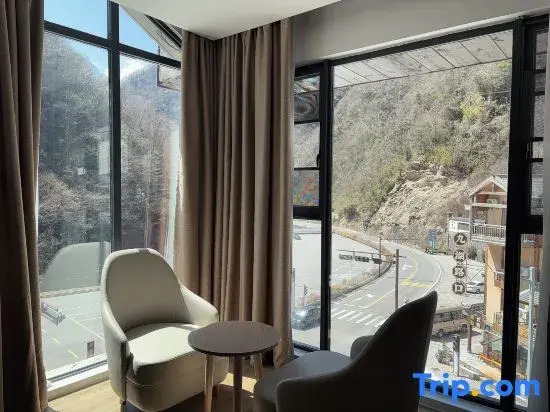 Vienna 3 Best Hotel (Shennongjia Dajiuhu National Park Scenic Area Entrance Pingqian Ancient Town)