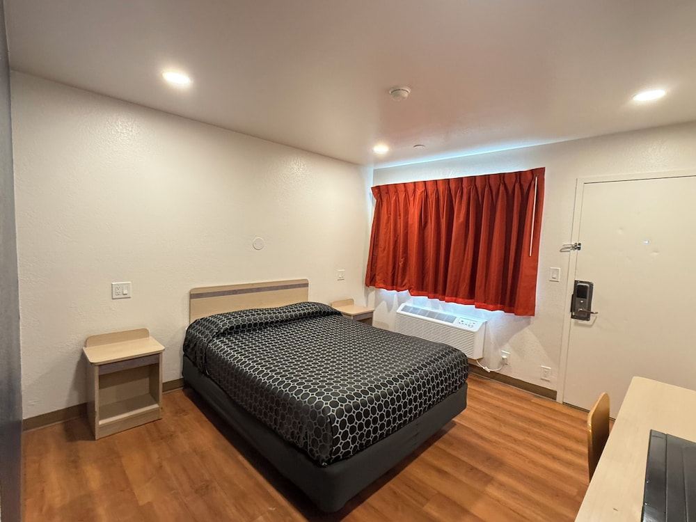 Shasta Vista Inn & Suites