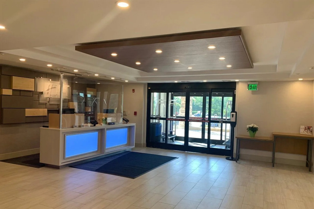 Holiday Inn Express - Fall River North
