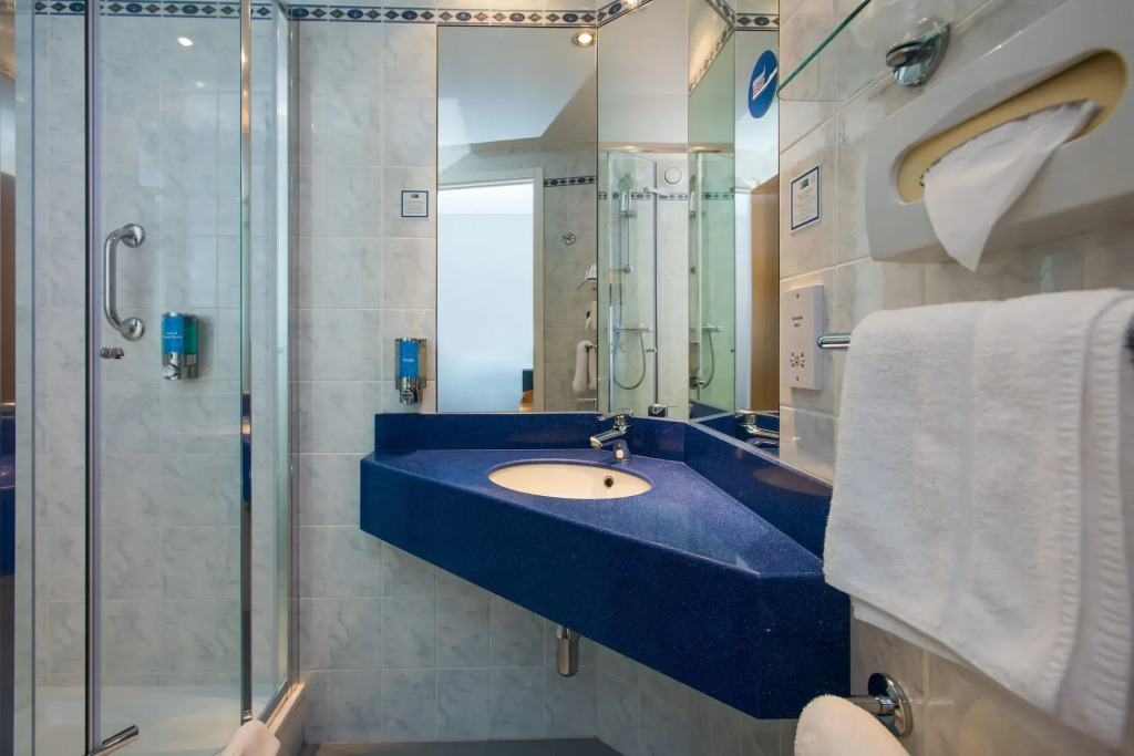 Holiday Inn Express Birmingham Oldbury by IHG