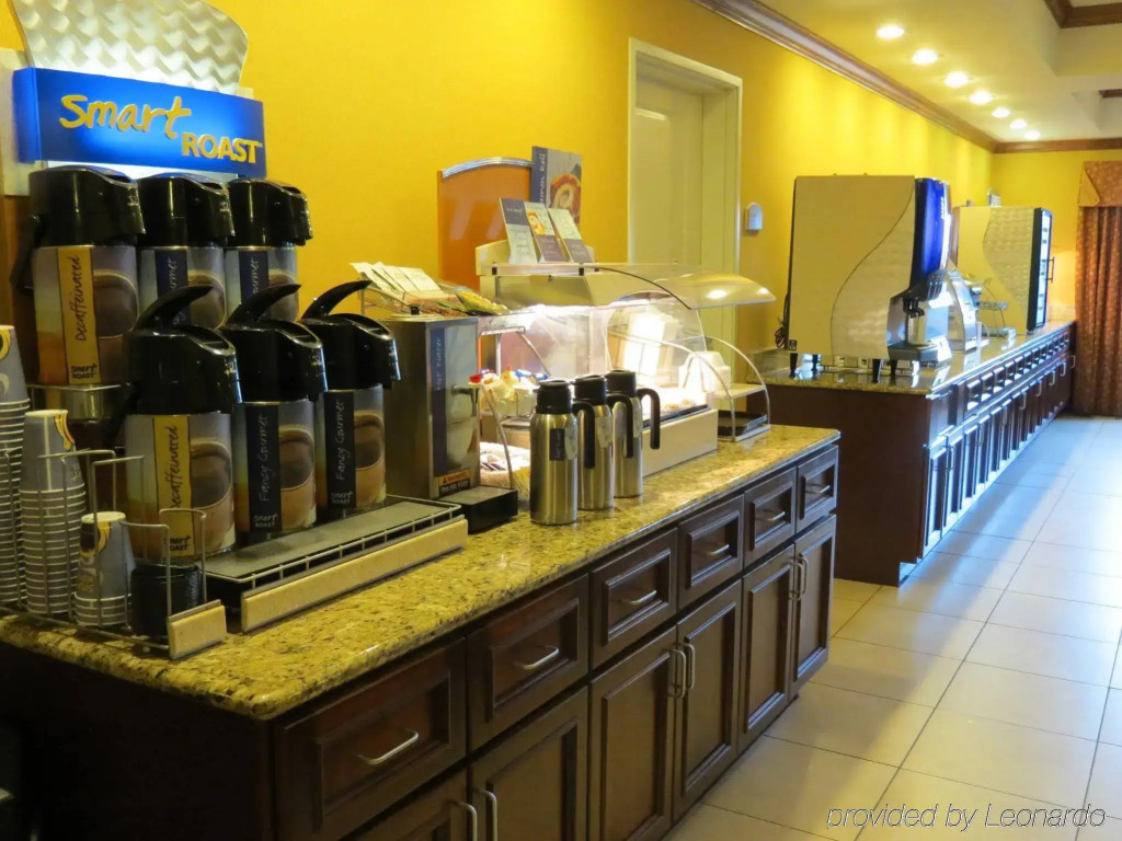 Holiday Inn Express & Suites Vandalia by IHG