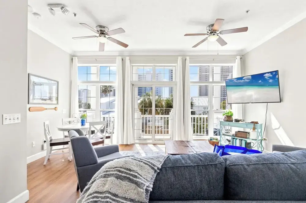Sailors Cove: 5-bedroom, 4.5 Baths, Sleeps 12! Steps Away From the Beach!