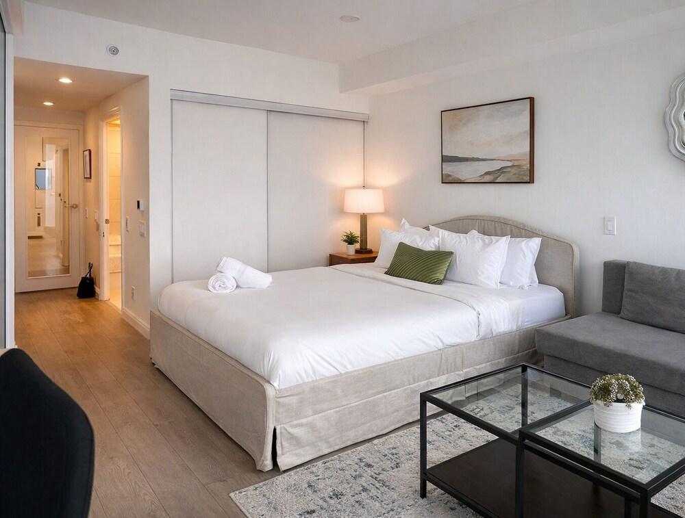 Casa Suites - Downtown Toronto