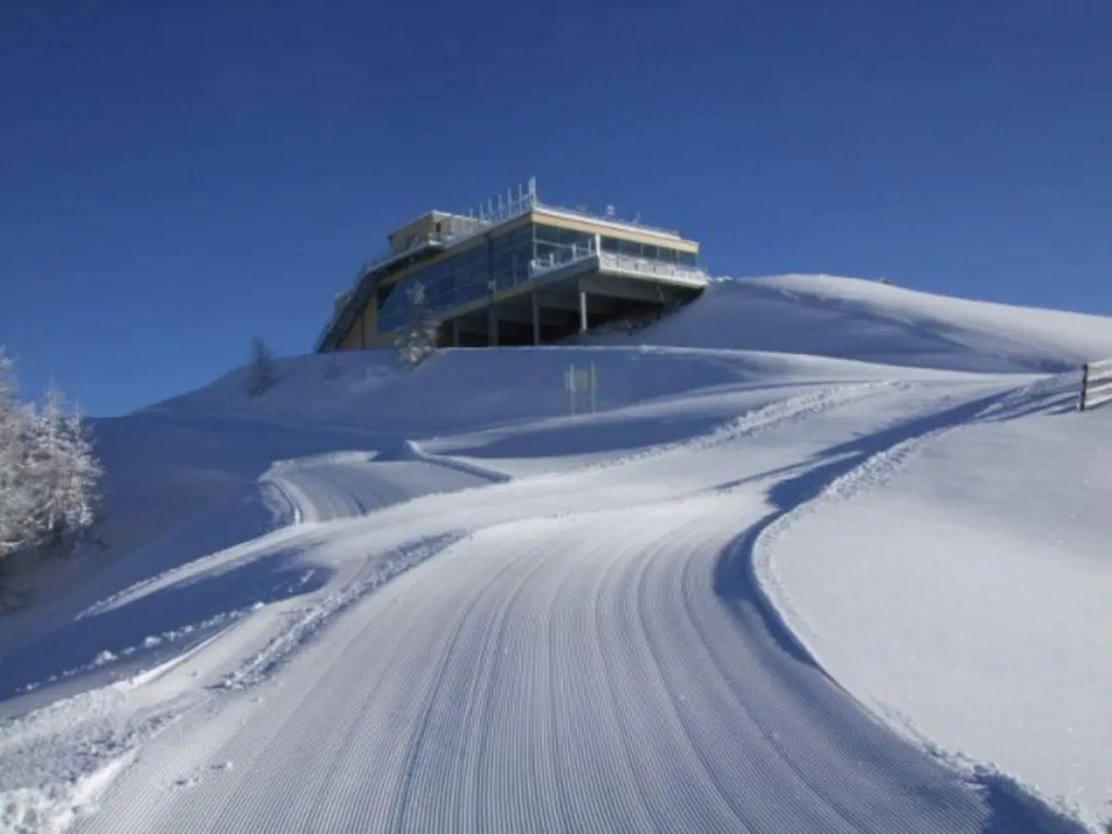 Pension & Appartements Ronacherhof -Mountain Hideaway Slopeside