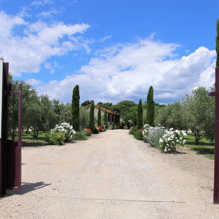 Bright Studio in Tarascon, Provence, With Pool Access, Furnished Garde