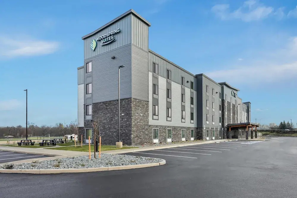 WoodSpring Suites Medford near I-5
