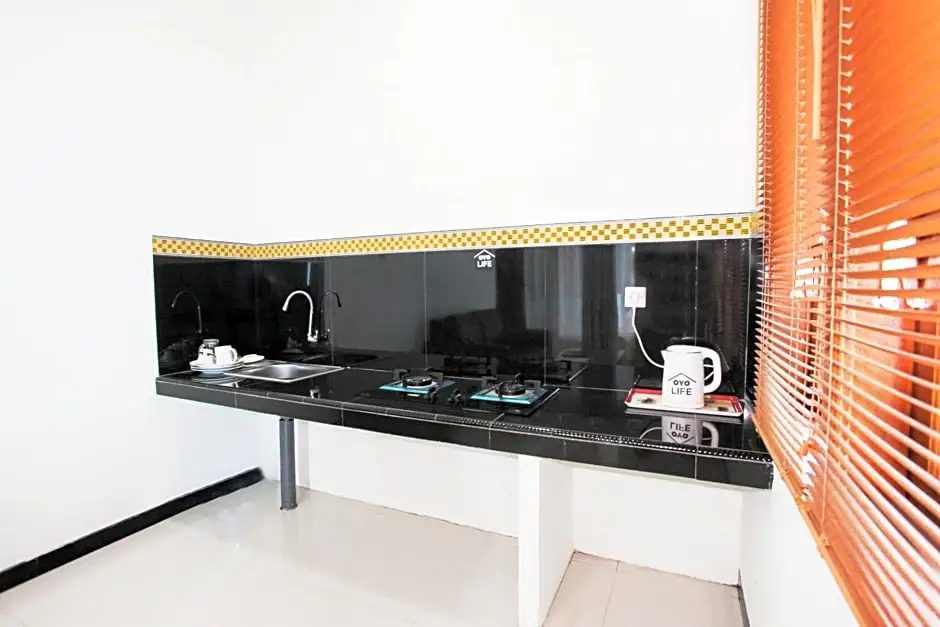 OYO Life 3183 Kost Putri Biru Sigura-gura