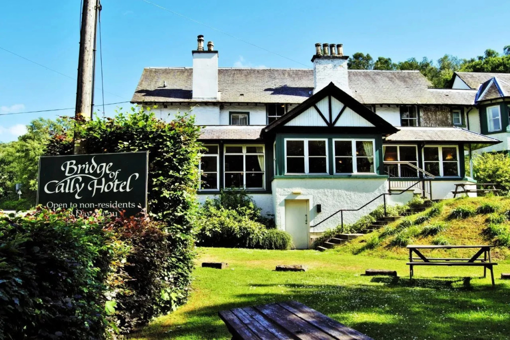 Bridge of Cally Hotel