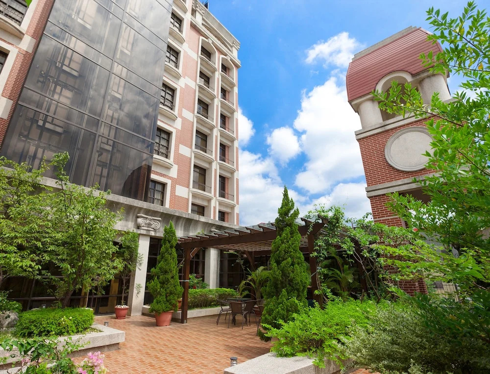 F Hotel - Sanyi - pet-friendly