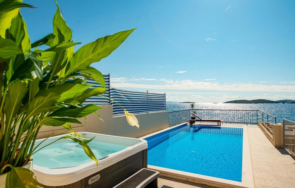 Amazing Home in Orebic with Hot Tub, WiFi & Outdoor Swimming Pool