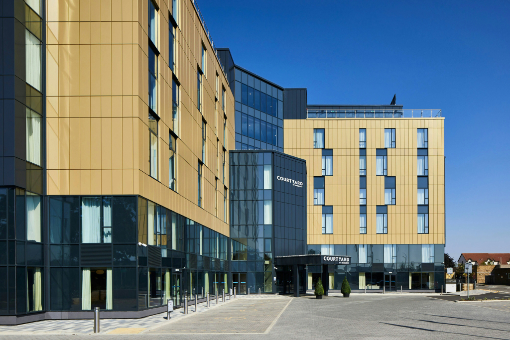 Courtyard by Marriott London Heathrow Airport