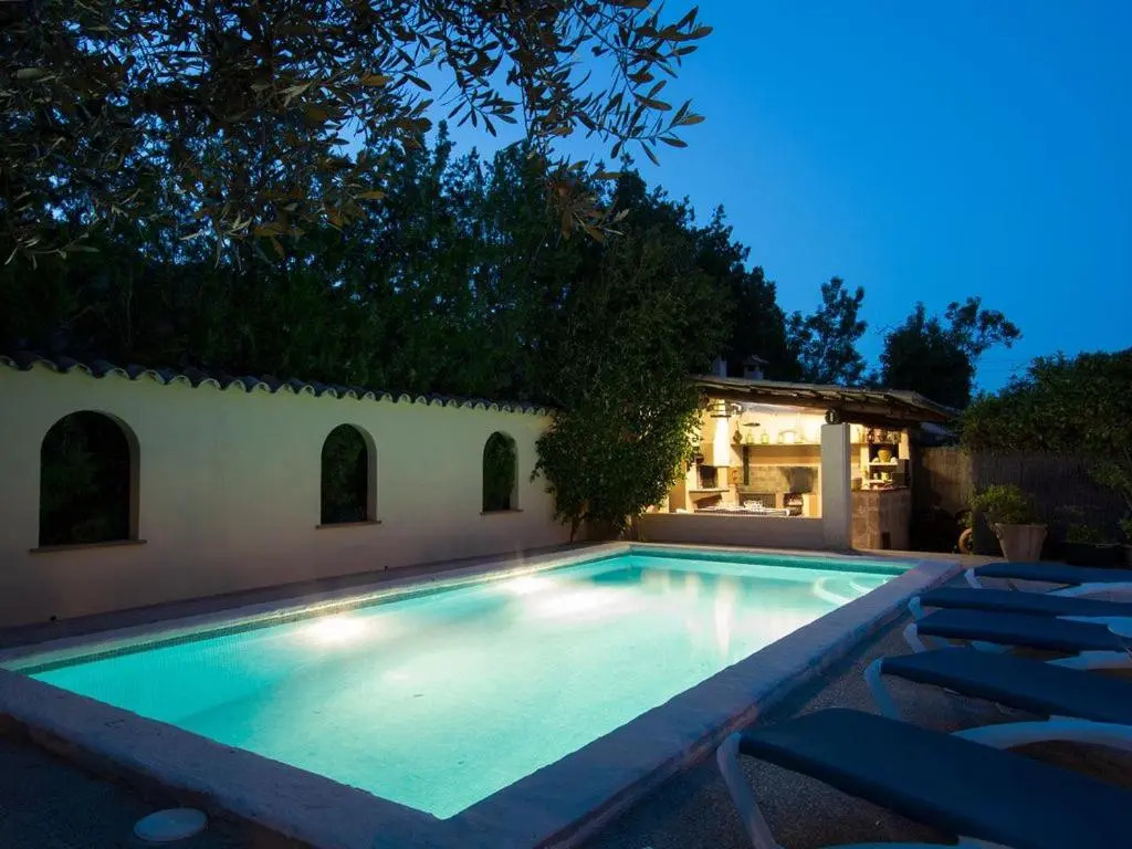 Can Suavet Dos - a great 3 bedroom villa with AC and private pool 15 mins walk to supermarket