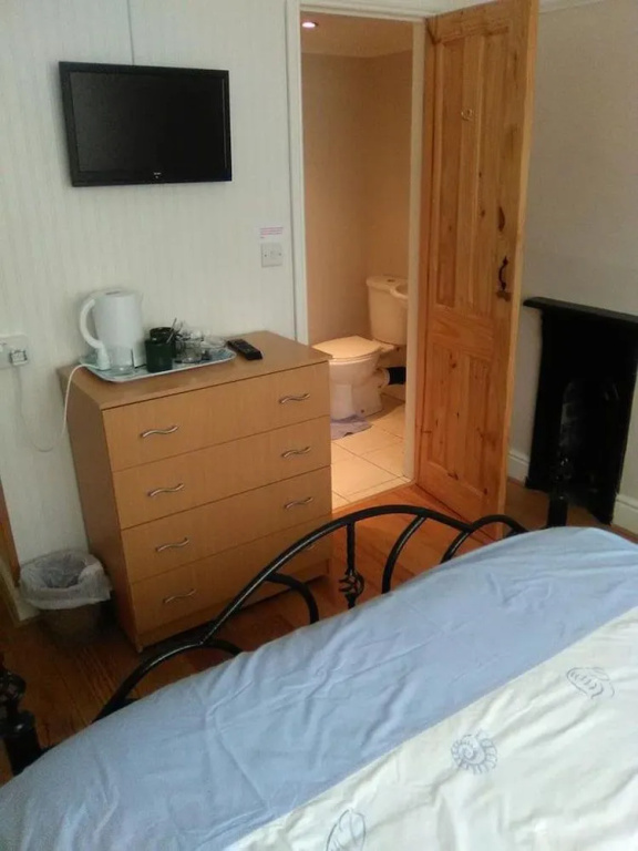 Anchor b & b